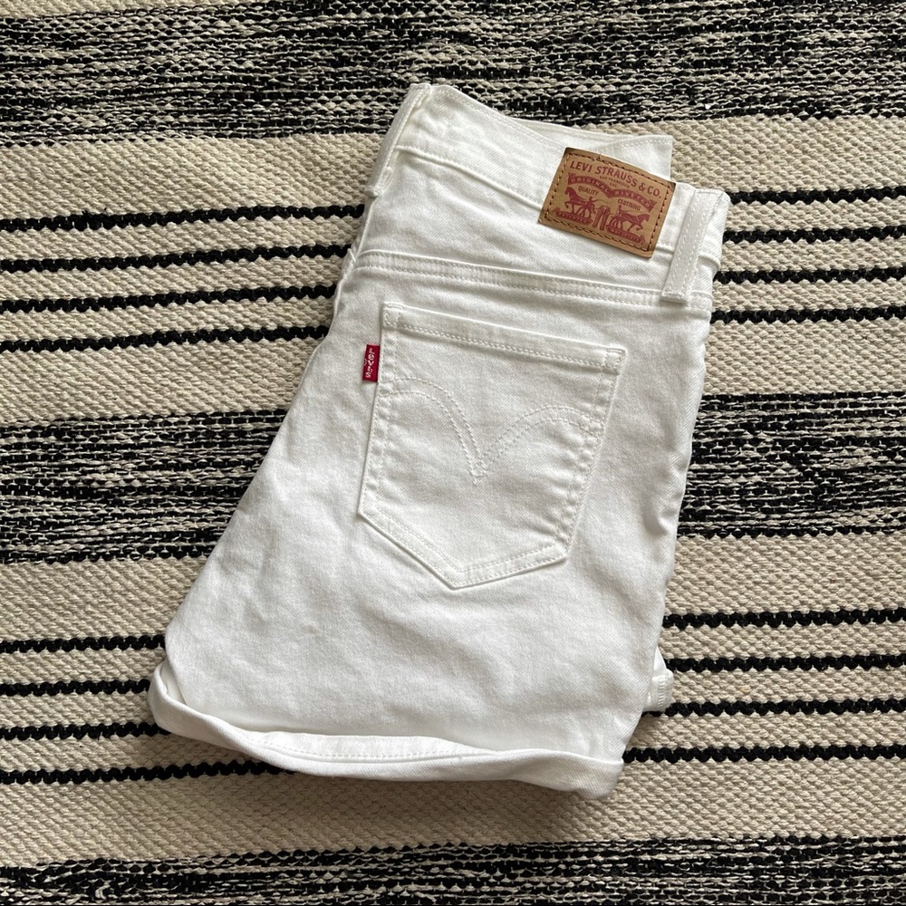 Levi White Shorts